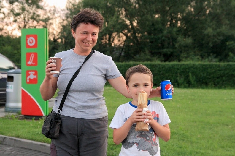 51-IMG 6686 -- A w Ojczyźnie czeka na nas... "orlenowski" hot dog :-)