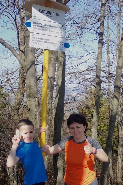 33-P5010410 -- Mikołaj i Ines – z głowami dokładnie na wysokości 1000 m n.p.m.