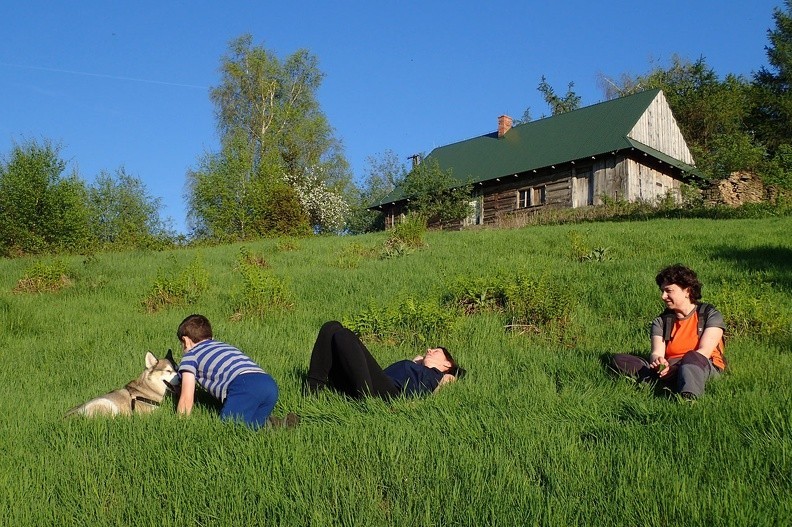 10-P5270042 -- Relaks pod "chatą wuja Wojciecha"