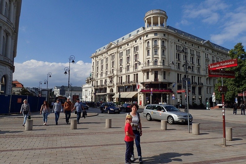 18-P7170060 -- Hotel Bristol