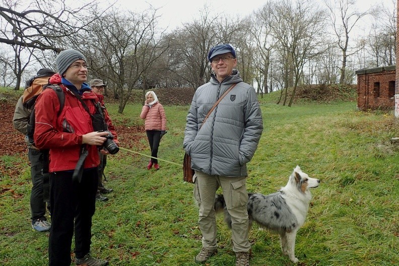 19-PB260023 -- Wspominamy stare, dobre lata C.K. służby