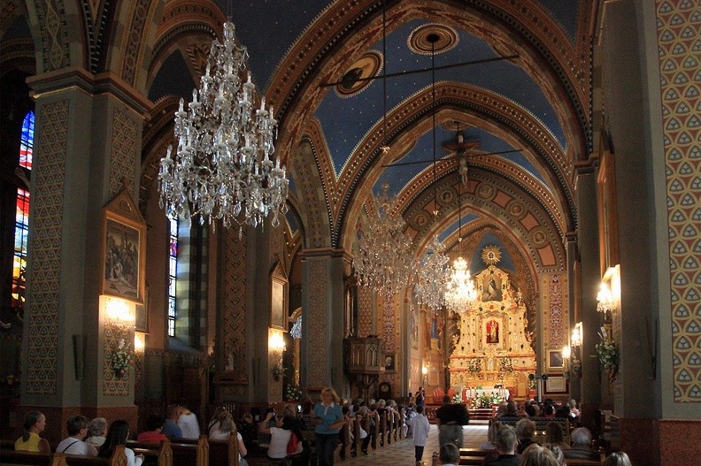 04-IMG 3380 -- Neogotycka, wzniesiona w latach 1869-1877 bazylika Wniebowzięcia Najświętszej Maryi Panny.
Wcześniej stała tu świątynia z XIII wieku – drewniana, kryta gontem i najstarsza na Podhalu