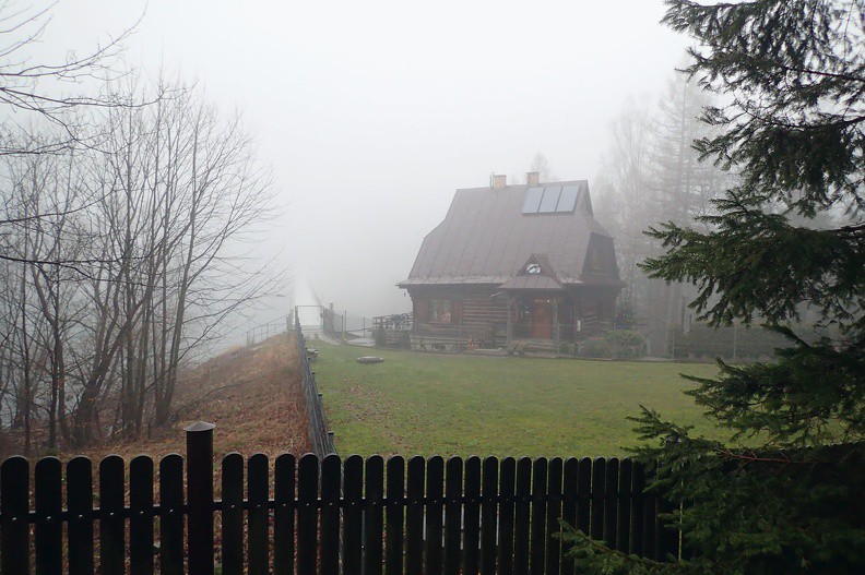 03-P1110498-180111 -- Czwartek, 11 stycznia. Krzywa Chata w Dolinie Wapienicy.
Jezioro Wielka Łąka i Palenica zniknęły