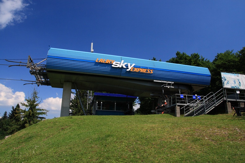 007-IMG 4042 -- ...wariantem dowolnym docieramy na grzbiet, do górnej stacji kolejki krzesełkowej...