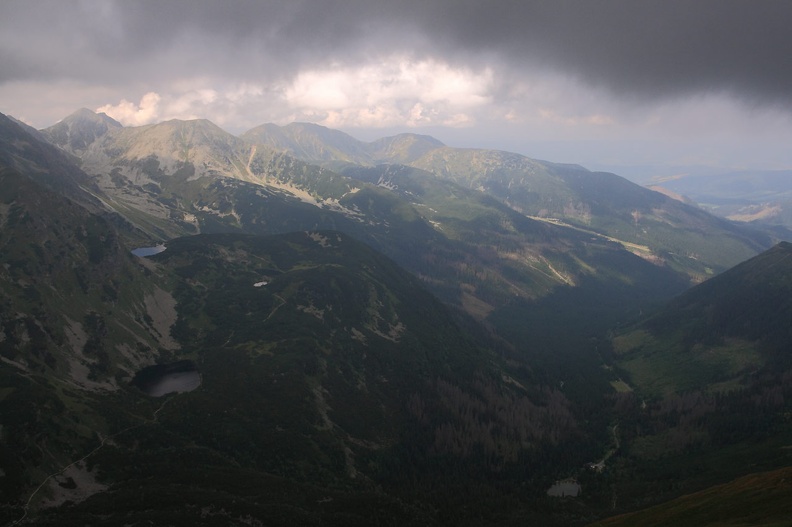 031-IMG 4350 -- Krajobraz podlega nieustannym, malowniczym metamorfozom.
Teraz Dolina Rohacka utonęła w cieniu