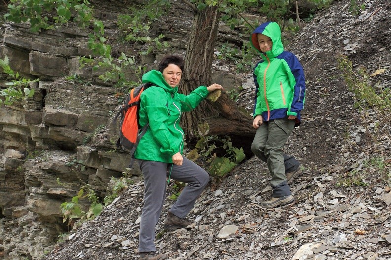 17-IMG 4822 -- Ines z Mikołajem w kamieniołomie podczas poszukiwania okazów geologicznych