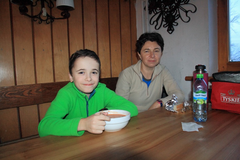 22-IMG 5288 -- Ines zadumana, Mikołaj zadowolony – także z zupy pomidorowej