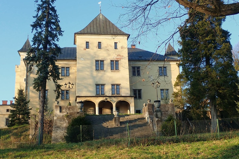 11-PB170070 -- Zamek od południa