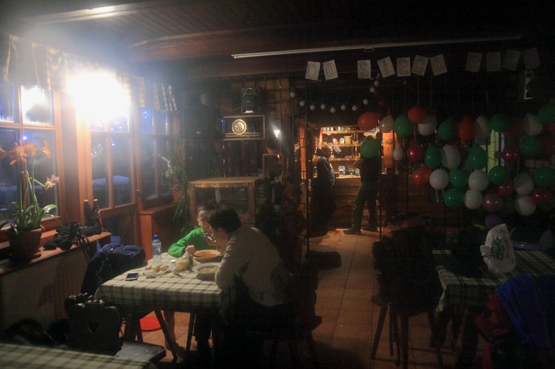 17-IMG 5834 -- Delikatnie mówiąc, nie ma tłoku
– choć atmosfera jeszcze sylwestrowa :-)