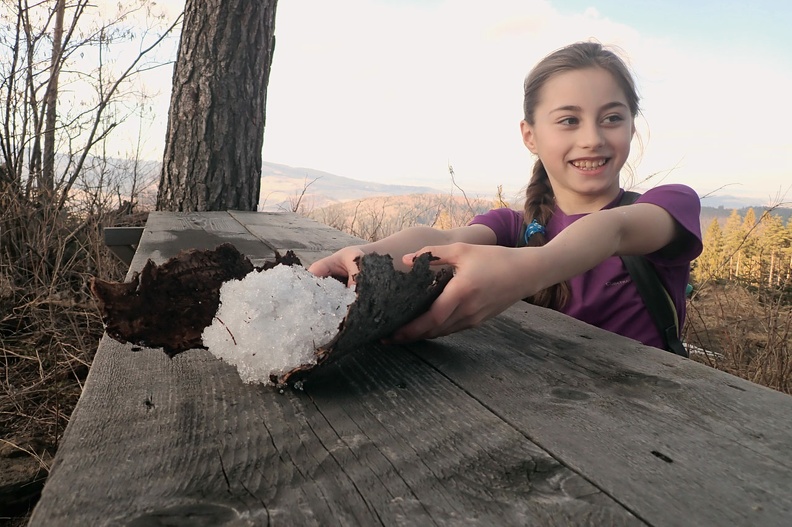 055-P3230105 -- Podają tu nawet znakomite i bardzo zdrowe
lody w leśnym rożku!