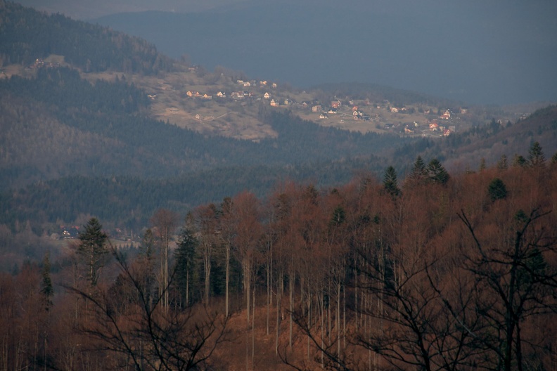 44-IMG 6762 -- ...obsypane domkami przysiółka Przysłop