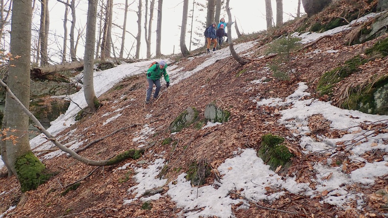 63-P4140793 -- Ines próbuje poradzić sobie bez czekana