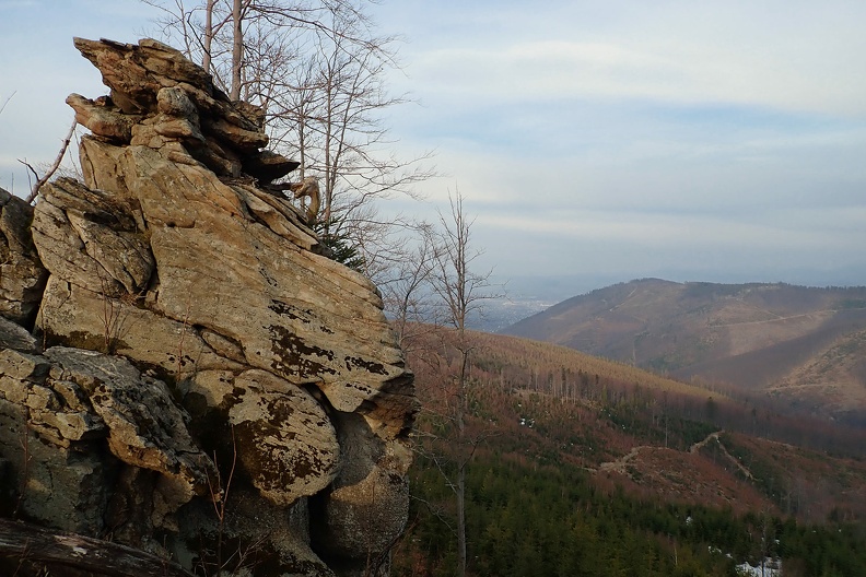 72-P4140830 -- W głębi: dolina Leśnianki i ramię Ostrego...