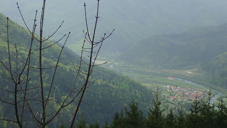 049-P4260453 -- Rojkov i rejon, gdzie do Wagu wpada Orawa