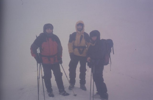 30-slajd 011 -- Czwartek, 30 grudnia. Wyjście w składzie: Mariusz, Natalia i Sebastian.
Przez Iwaniacką Przełęcz dostaliśmy się na grzbiet Ornaków