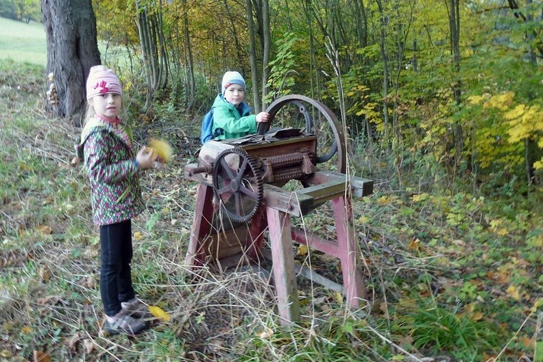 26-P1230940 -- Operatorzy maszyny
(na szczęście obyło się bez wypadków przy pracy)