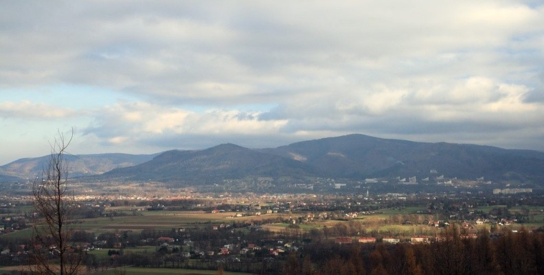 10-IMG 4667 -- Widok z Wyrgóry: Żar, Lipowski Groń i Równica