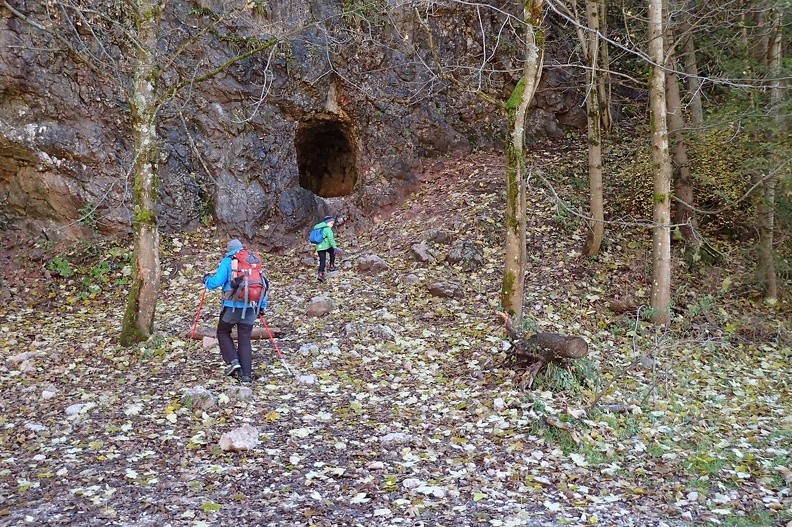 02-PA230052 -- Niżnia Kościeliska Brama – zaglądamy do małej sztolni