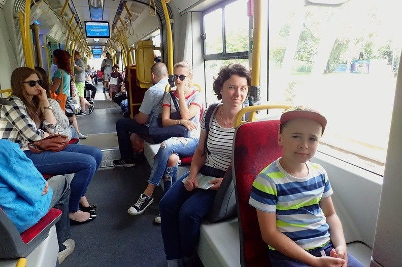 06-P8070033 -- Na pętli wsiedliśmy do tramwaju nr 33