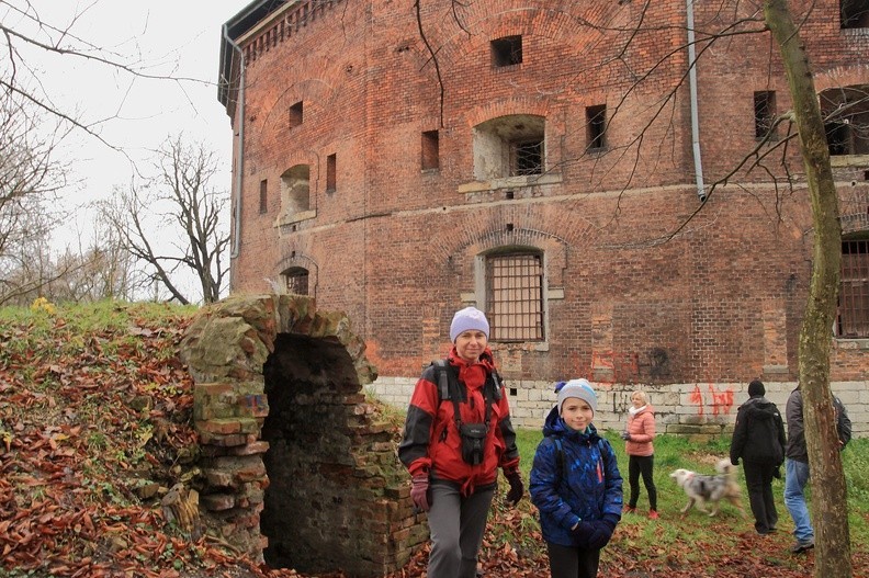 16-IMG 0131 -- Wyjście z piwniczki. Mogła ona być składem amunicji