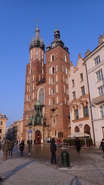 32-P3010125 -- Kościół Mariacki w marcowe popołudnie