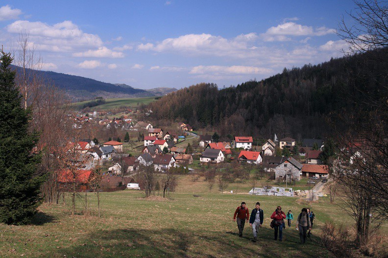 05-IMG 1944 -- Krzysztof, Jakub (Mateusz?), Agnieszka i Ines wychodzą ponad Żabnicę