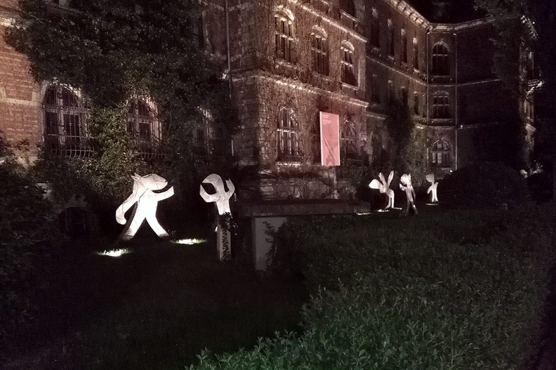 37-IMG 20180424 221208 -- To prezentowane w plenerze prace Magdaleny Abakanowicz
[Fot. z telefonu]