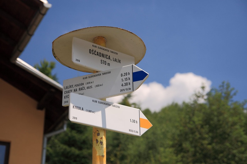 002-IMG 4019 -- ...Oščadnica – Lalík. W kierunku południowym poprowadzi nas niebieski szlak