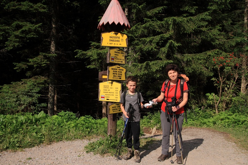 002-IMG 4280 -- Rozstaje Szyndlowiec (rázcestie Šindľovec), 1087 m n.p.m. – nabieramy wysokości :-)
Pora na pierwsze kanapki