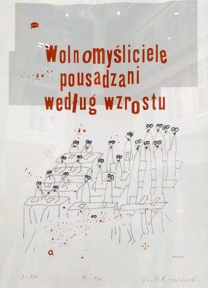 06-IMG 191328 -- Nie posiadamy się z radości również dlatego, że na wernisażu spotykamy starą znajomą, Agnieszkę, twórczynię legendarnej księgarni "Elf"
– <a href="https://photos.google.com/share/AF1QipPqi5ONmeYxQD6eph1re3nFaCrEatX4qZ33K8qdcLfDIZ_cWjWNBVnvbHCfviGElg/photo/AF1QipO8XUqT-BkiYhYM3AvRRB3PR8OvO3uf5FtAgjQx?key=a2hDckVIazdyYTdqWHpNdGJIaWxFOXBKZHhFeHRR" target="_blank">LINK</a>. Później, po wyjściu z Zamku, ulicą Podcienie wrócimy na Rynek. Obejrzymy ruiny wagi targowej i miejski pręgierz. Wejdziemy w ulicę Krętą, wiodącą do pozostałości murów miejskich. Wreszcie pogadamy we czworo nad herbatą, grzanym winem i gorącą czekoladą
w "Słodowni", przy południowo-zachodnim narożniku placu. Wkrótce w pubie pojawi się Jarosław. Kiedy my skierujemy się do "Totemu", Tomasz z Karoliną przeniosą się do sąsiedniego lokalu. Podczas (moderowanego przez Jarosława) spotkania dyskusyjnego będą próbowali odpowiedzieć na pytanie o perspektywy humanizmu we współczesnym świecie. Rzeczone spotkanie będzie wyglądało jakoś tak: <a href="http://www.dziennikgorski.type.pl/zdjecia/pojedyncze/IMG_191328.jpg" target="_blank">LINK</a>
[Fot. z telefonu]