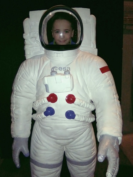 02-IMG 174340 -- Polak w przestrzeni kosmicznej!
(Tak zwane <i>astro-selfie</i>)
[Fot. z telefonu]
