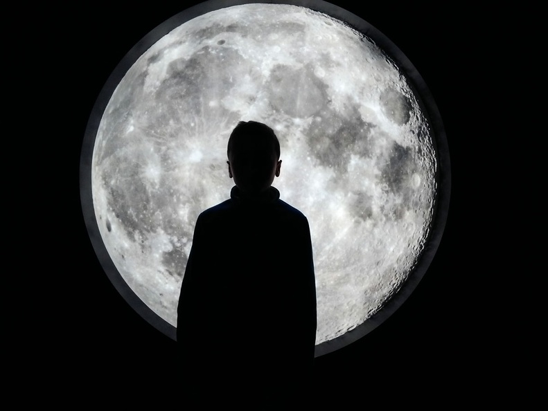 05-IMG 180124 -- <i>Man on the moon</i>
[Fot. z telefonu]