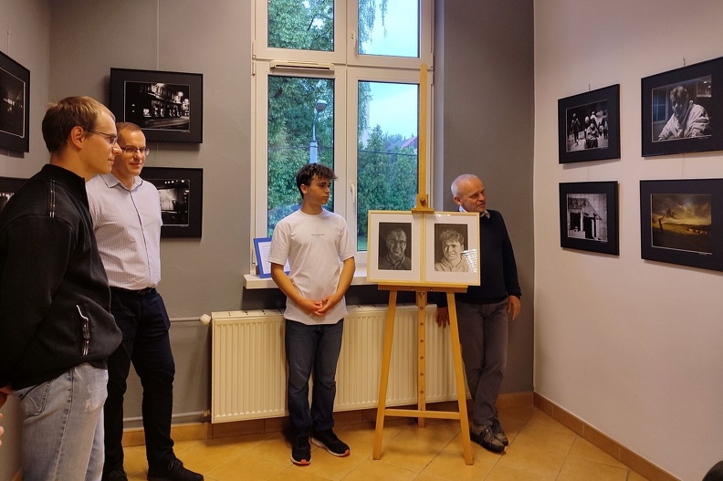 07-1718092613031 -- Głos zabiera drugi autor prezentowanych na wystawie fotografii, czyli Mikołaj
[Fot. z telefonu]