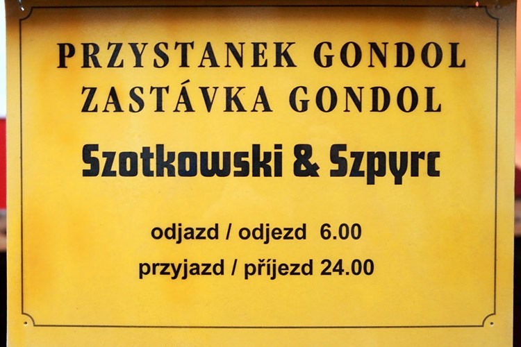17-IMG 3551 -- <i>Zastávka gondol</i>